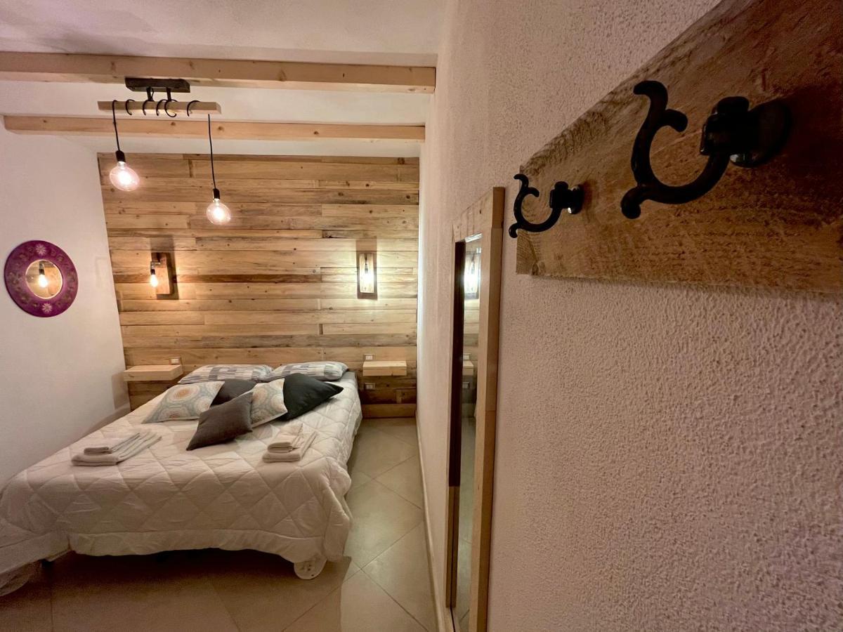 Iknos Guest House Olbia Esterno foto